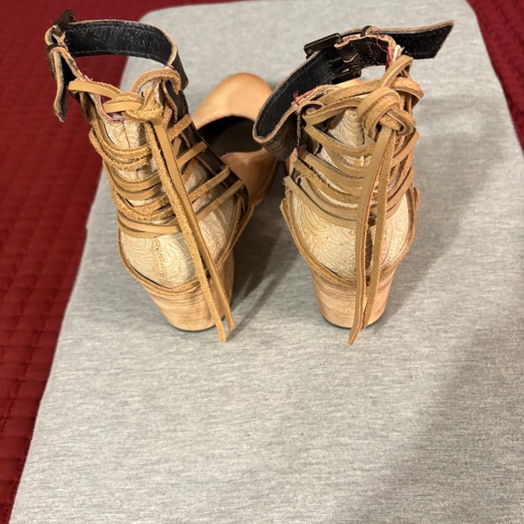 Freebird Shoes by Steven - Picture 8 of 11